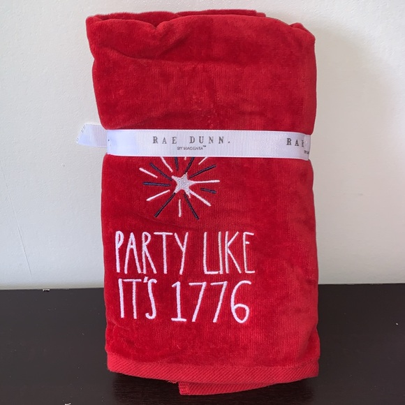 Rae Dunn Artisan Collection by Magenta Set of 2 Hand Towels. - Picture 4 of 4